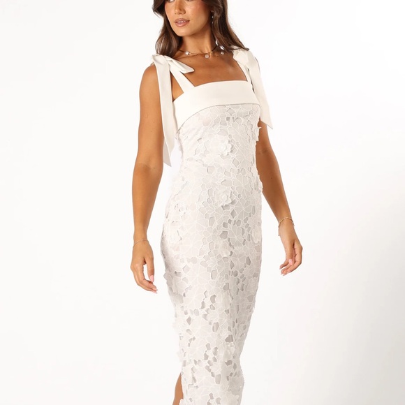 PETAL & PUP Emersyn Midi Lace Dress - Picture 5 of 10